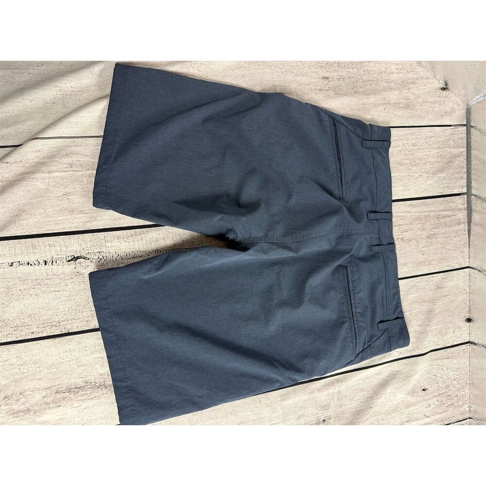 Kenneth Cole Men's Golf Shorts Blue Size 34 Casual Summer NWOT - Picture 2 of 5
